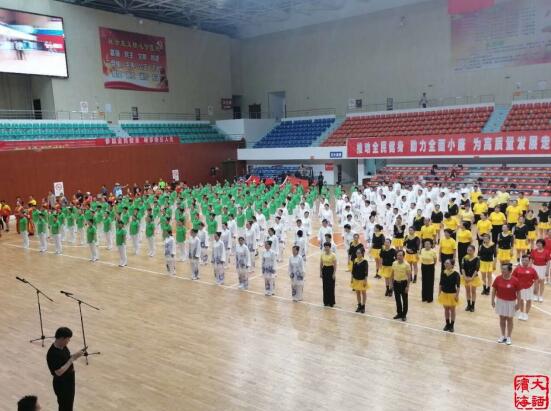濱?？h廣場(chǎng)舞推廣中心參加8月8日全民健身日活動(dòng)