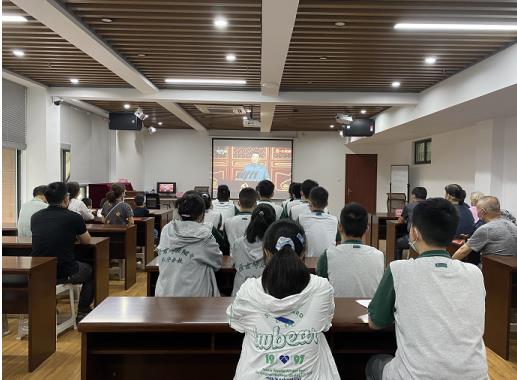 汲取奮進力量！南師附中江寧分校師生集中在殷巷社區(qū)收聽收看慶祝中國共產(chǎn)黨成立100周年大會