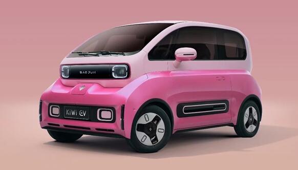 1769元！寶駿KiWi EV“豬小八”萌寵版車貼發(fā)布：包安裝再加1850元