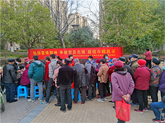 紅梅社區(qū)：志愿服務融入冬訓課堂 雷鋒精神彰顯黨員本色