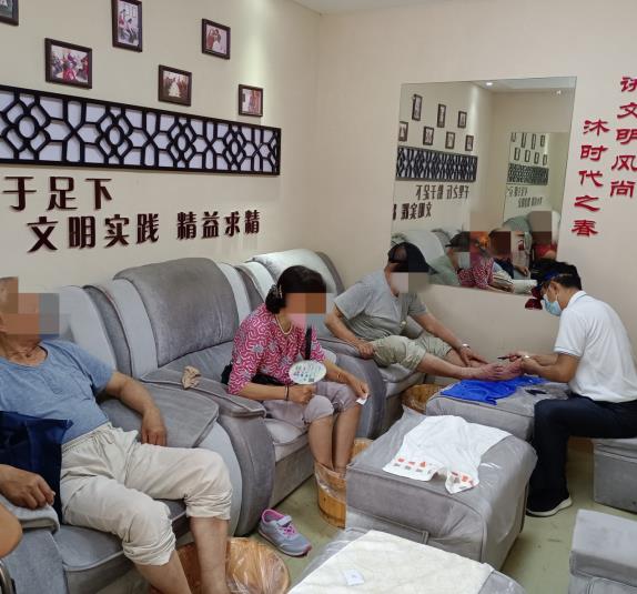 修腳志愿服務(wù)進(jìn)社區(qū) 關(guān)愛殘疾老人在行動(dòng)